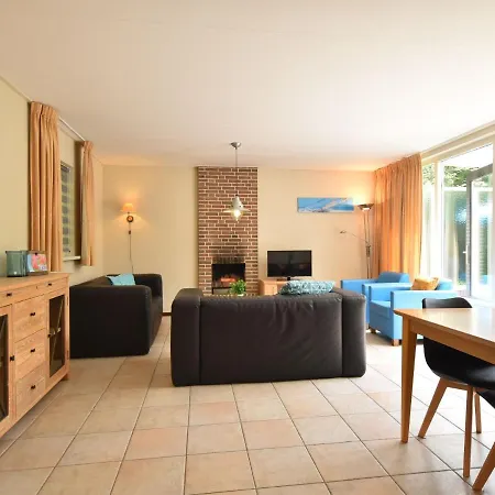 Bungalow In North Holland Near North Sea Coast 度假居